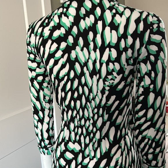 BCBGMAXAZRIA Adele Wrap dress - Picture 9 of 13